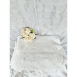 Vintage White Matelasse FULL SIZE bedspread Modern Scalloped 82 X 96 MADRID